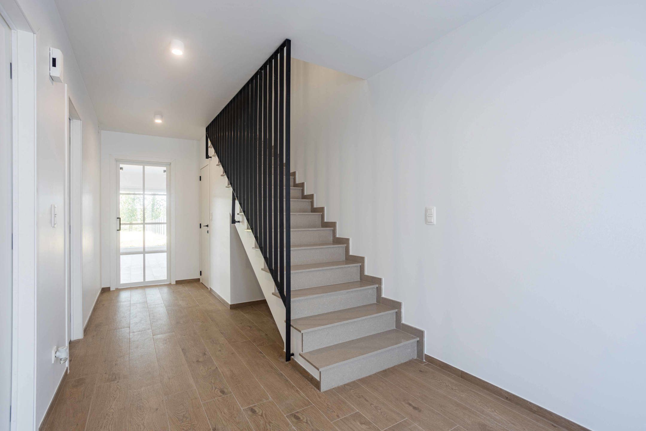 Prachtige nieuwbouwwoning omringd door groen en natuur. foto 3
