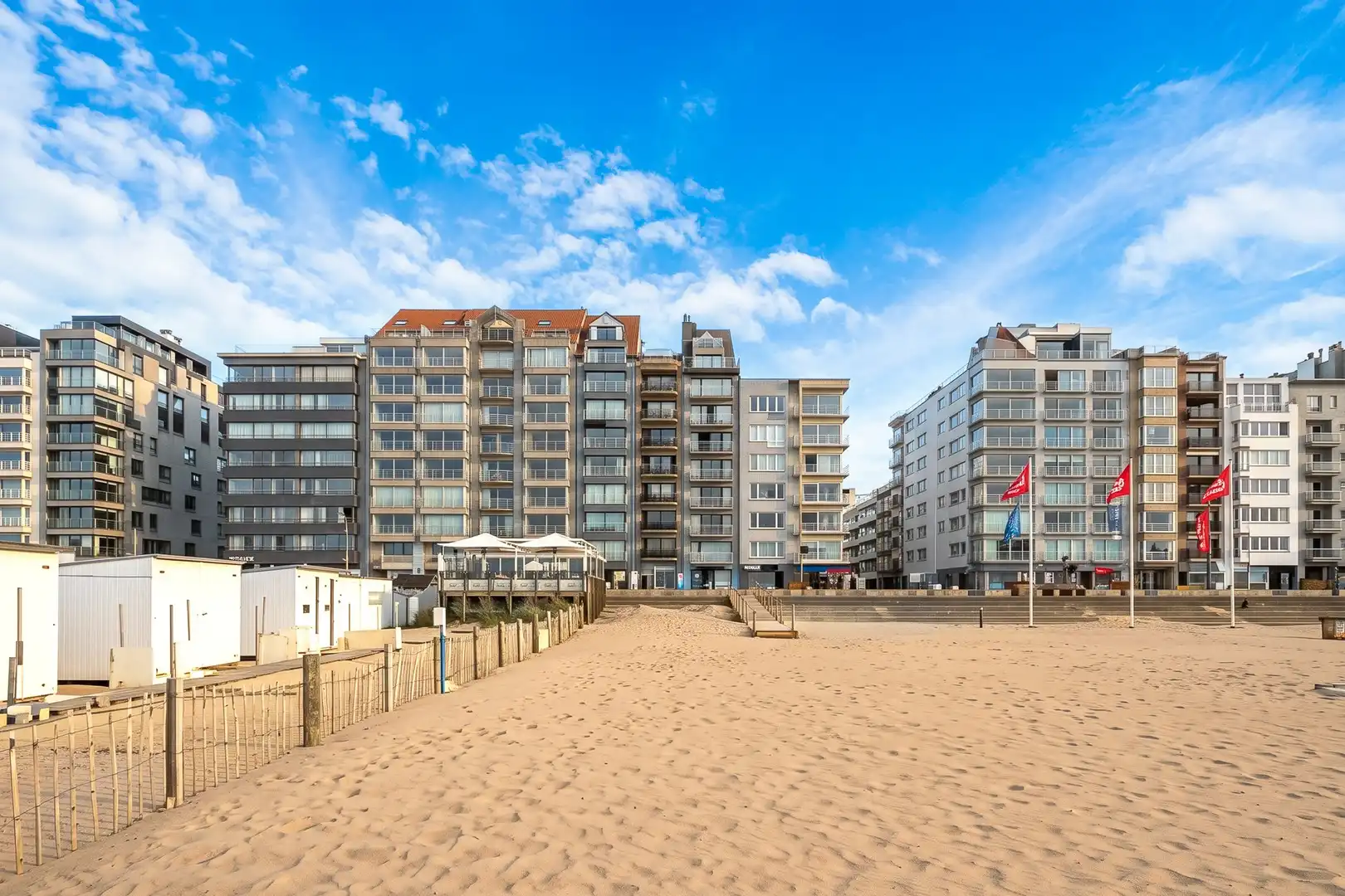 Instapklare handelsruimte op een toplocatie aan de Zeedijk van Knokke. foto {{pictureIndex}}