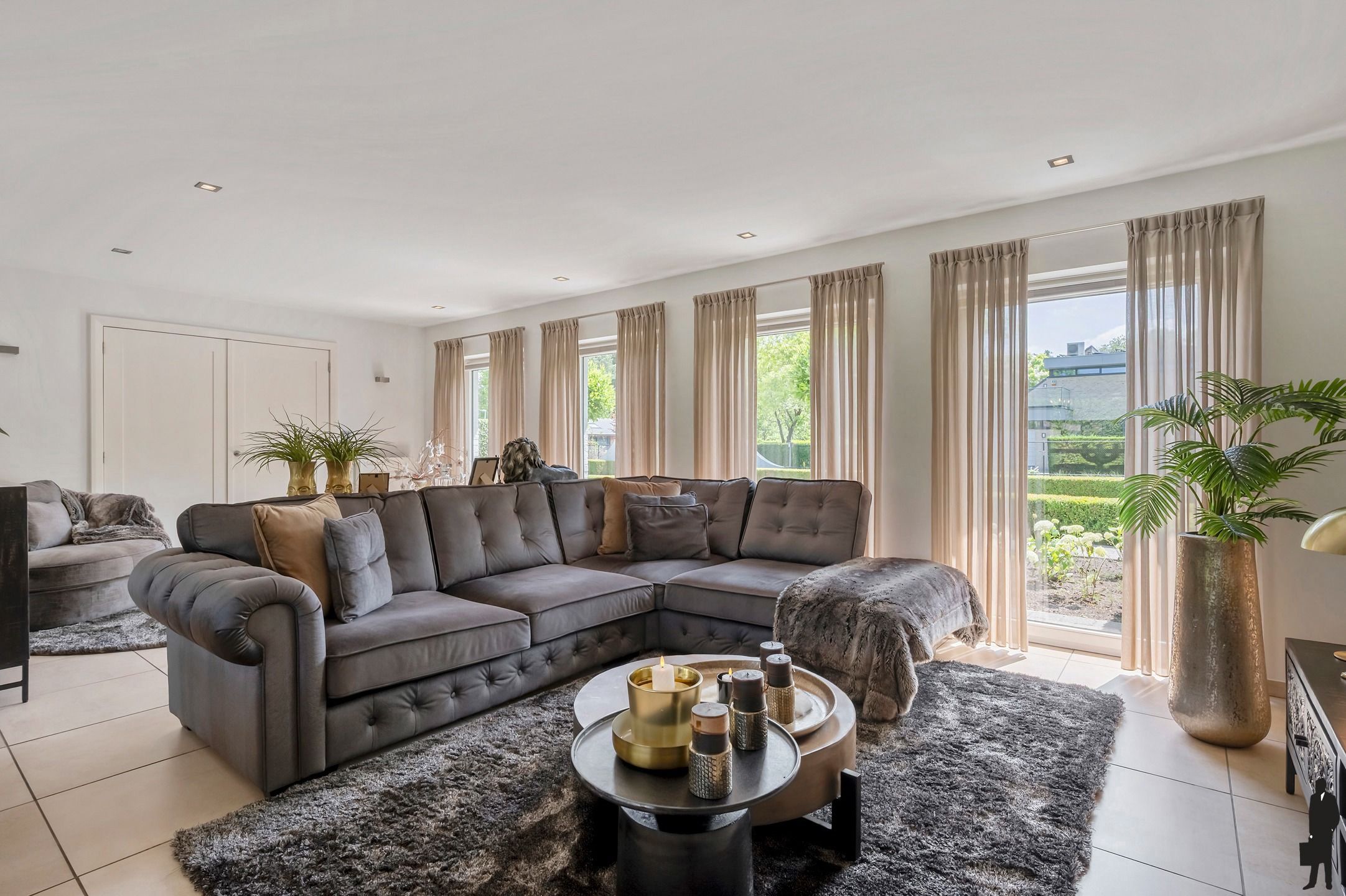 Tijdloze villa op perceel van ca. 1287 m².  foto 6