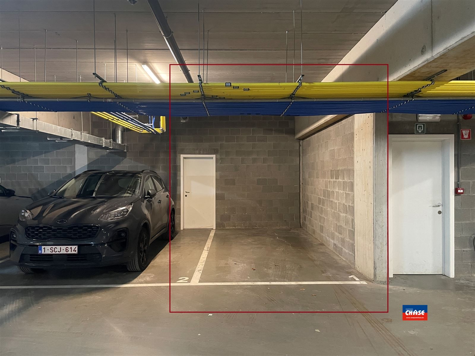 Ondergrondse autostaanplaats in nieuwbouw foto {{pictureIndex}}