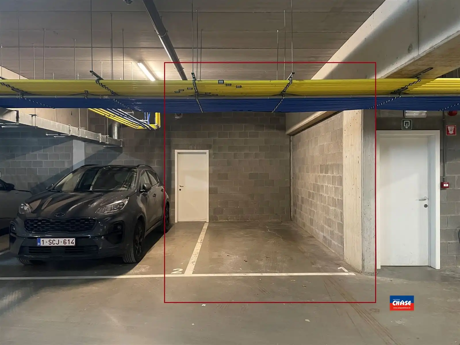 Ondergrondse autostaanplaats in nieuwbouw foto {{pictureIndex}}