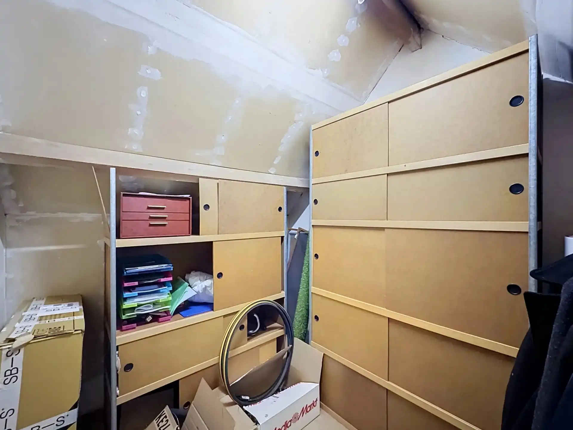 Gezellig en ruim duplex appartement in hartje Lommel met staanplaats. foto 21