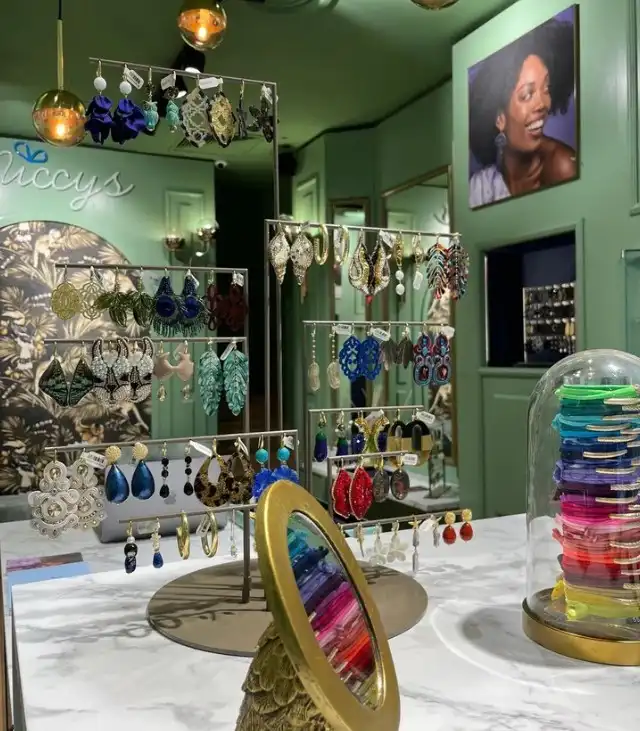 Commercieel gebouw op topligging in de Schuttershofstraat foto 2