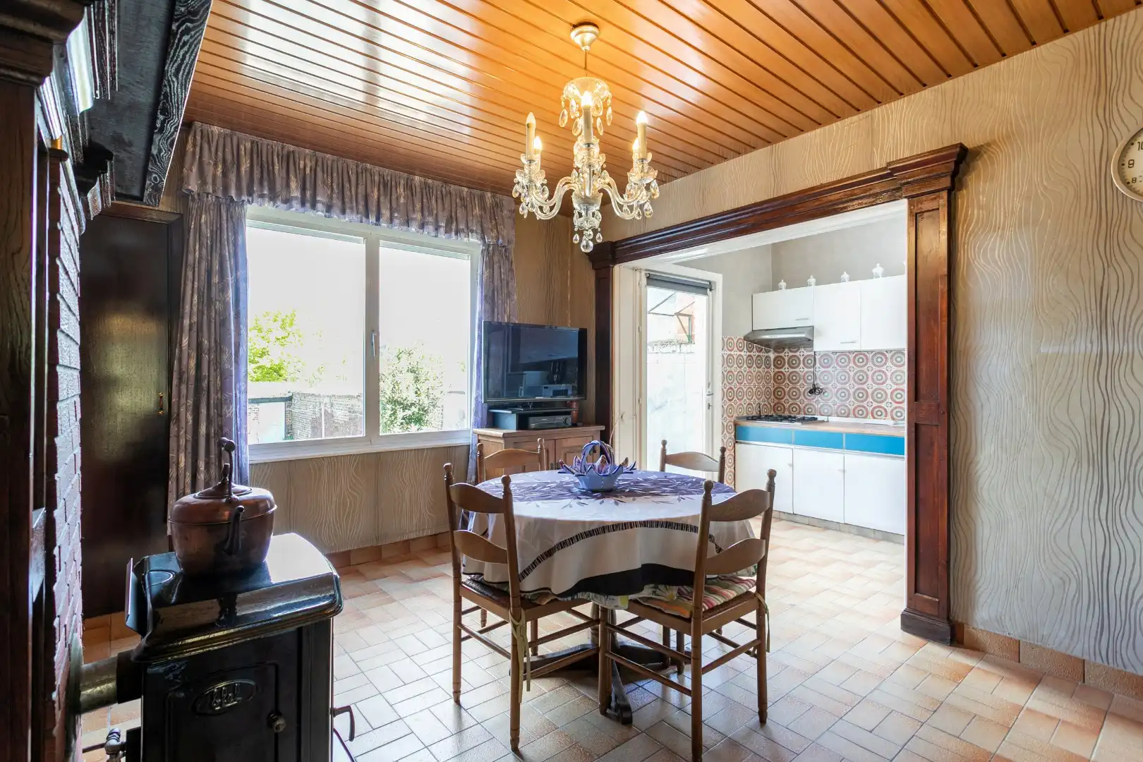 Te renoveren, karaktervolle woning met tal van mogelijkheden en tuin foto 5