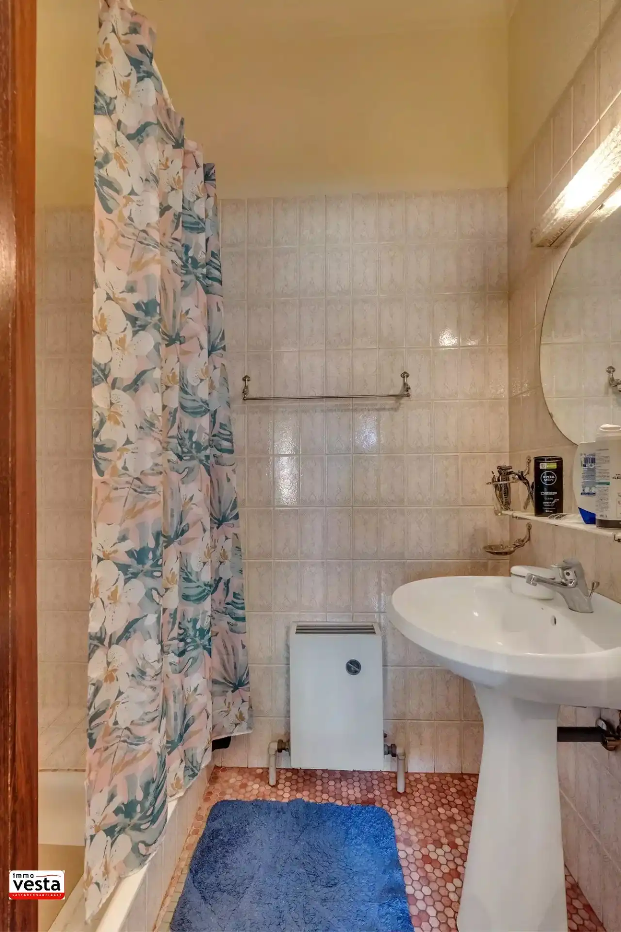Zeer ruim gelijkvloers appartement foto 11