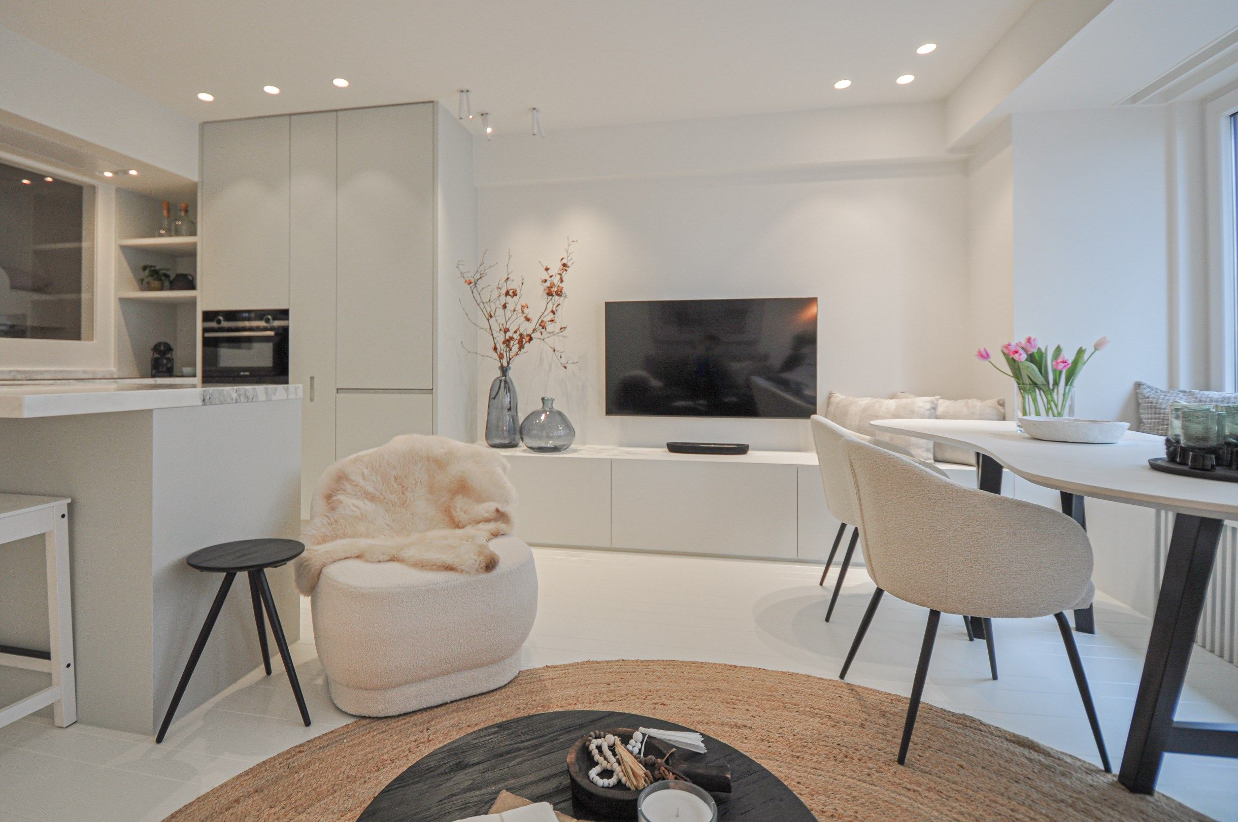 Volledig gerenoveerd appartement met een mooi zijdelings zeezicht gelegen in het Zoute. foto 7