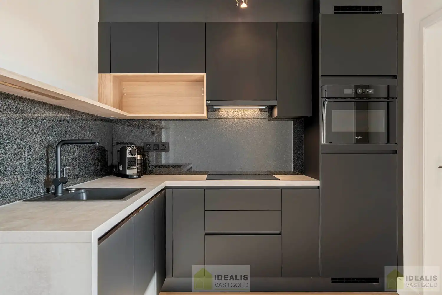 IDEALIS VASTGOED - PRACHTIG GERENOVEERD DUPLEXAPPARTEMENT IN HARTJE HAMONT! foto 9