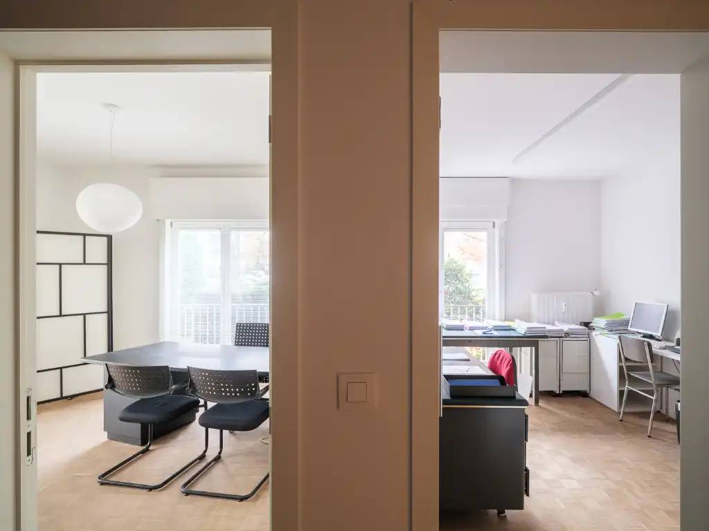 Ruim appartement of kantoorruimte met karakter, licht en een uitstekende ligging foto 11