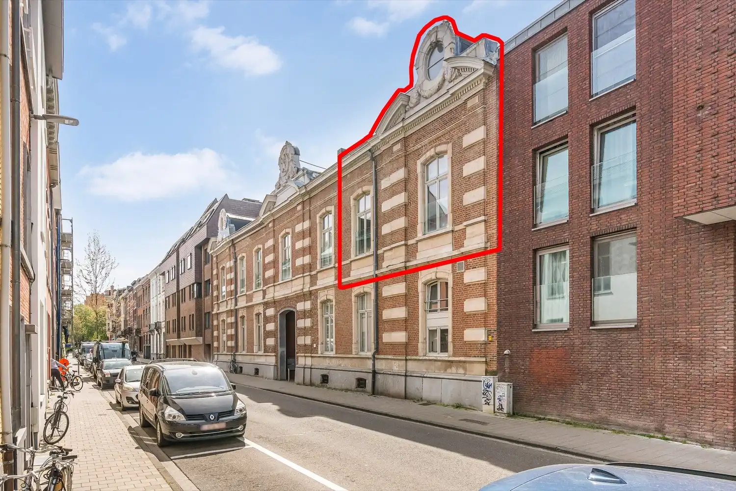 Goed gelegen en lichtrijk appartement met 2 slaapkamers, een terras en een autostaanplaats te centrum Leuven! foto {{pictureIndex}}