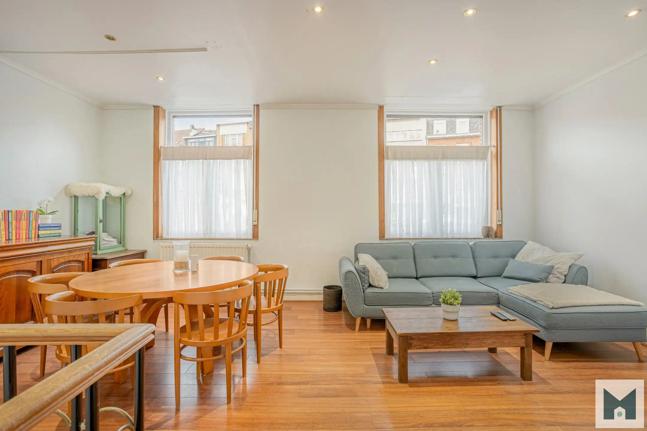 Ruim gelijkvloers appartement met 2 slpks en ruime atelier! foto {{pictureIndex}}