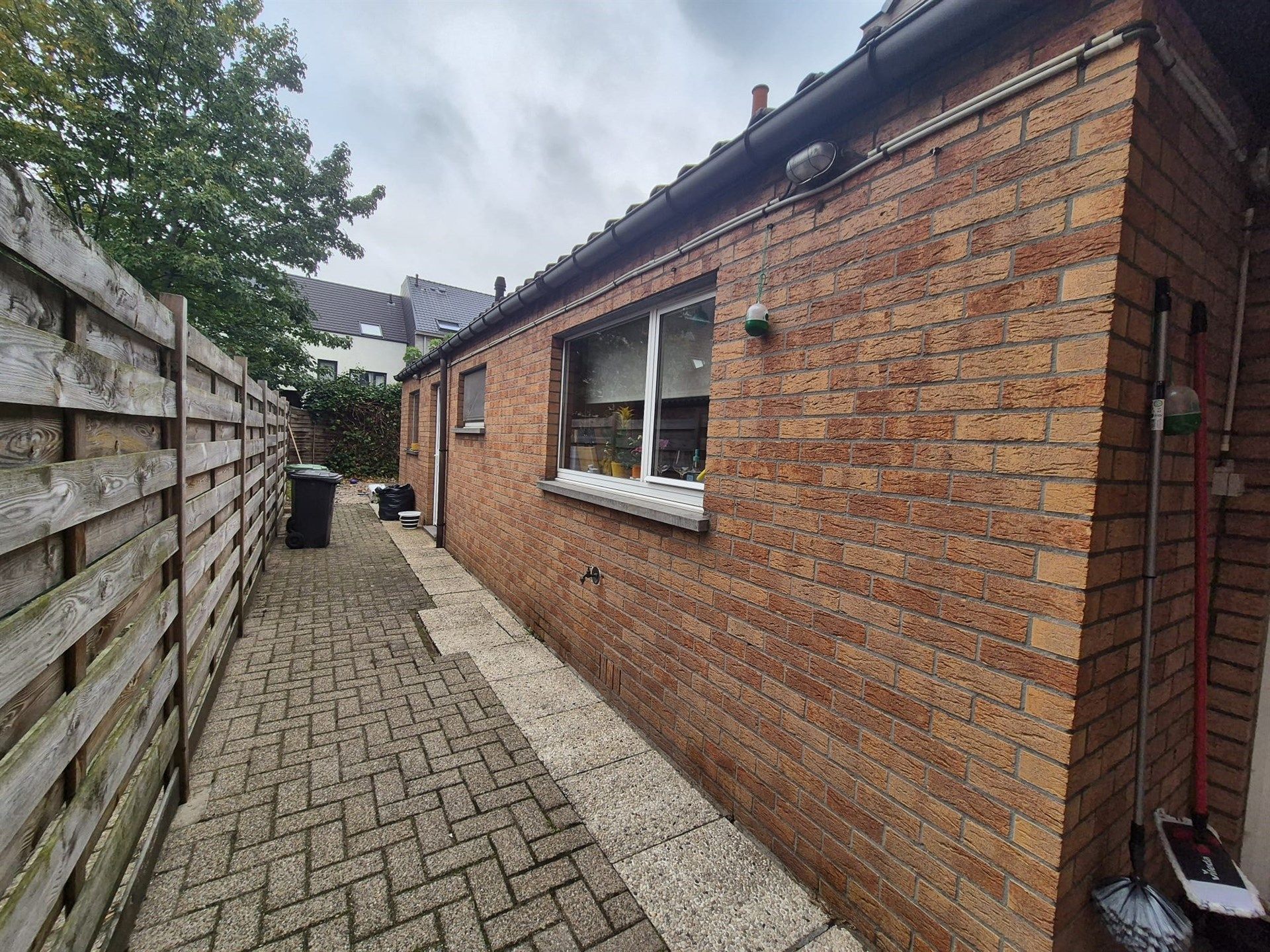 Centraal gelegen 2 slaapkamer woning met koer. foto 11