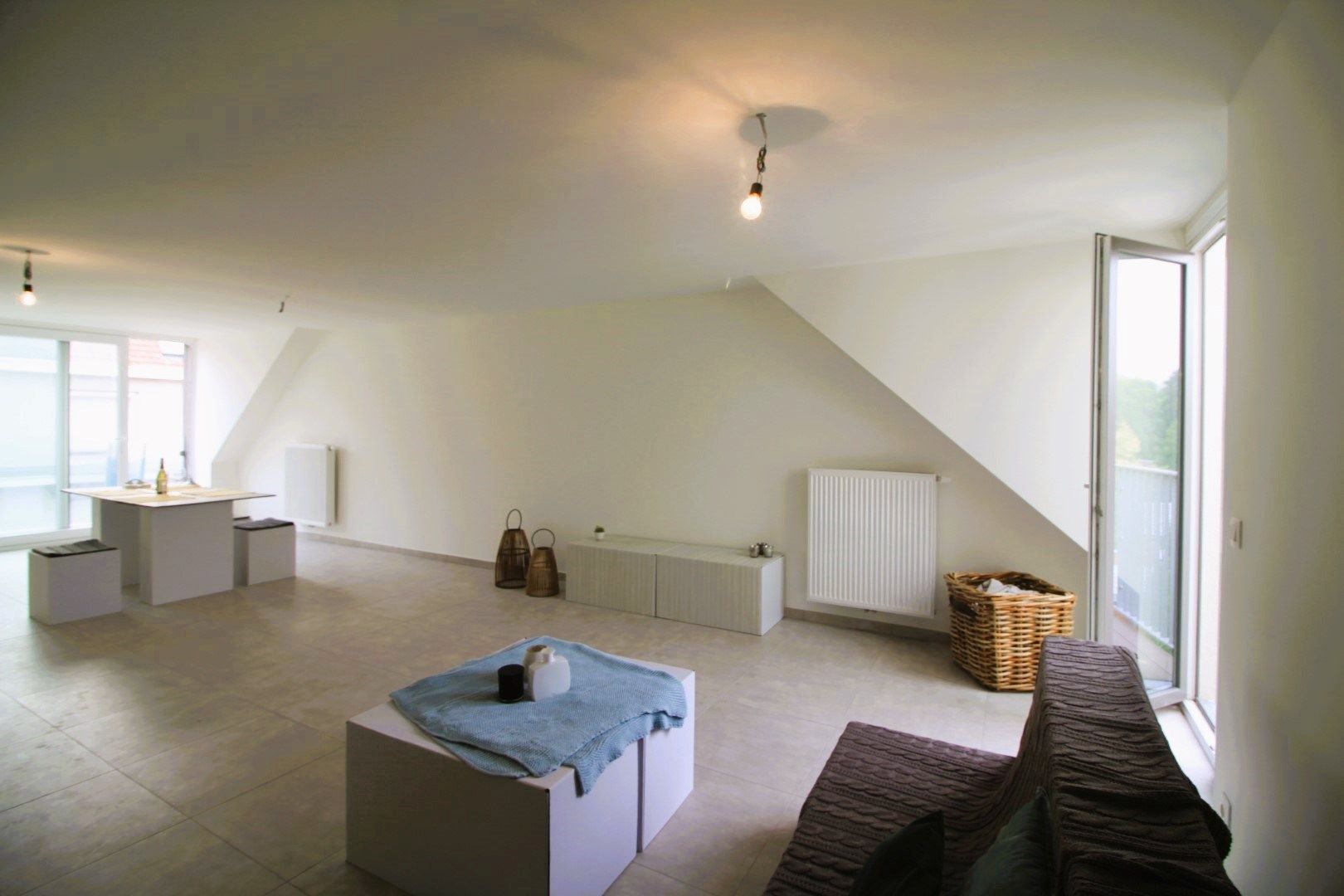 Recent appartement met 2 slaapkamers in centrum Oostnieuwkerke foto 3