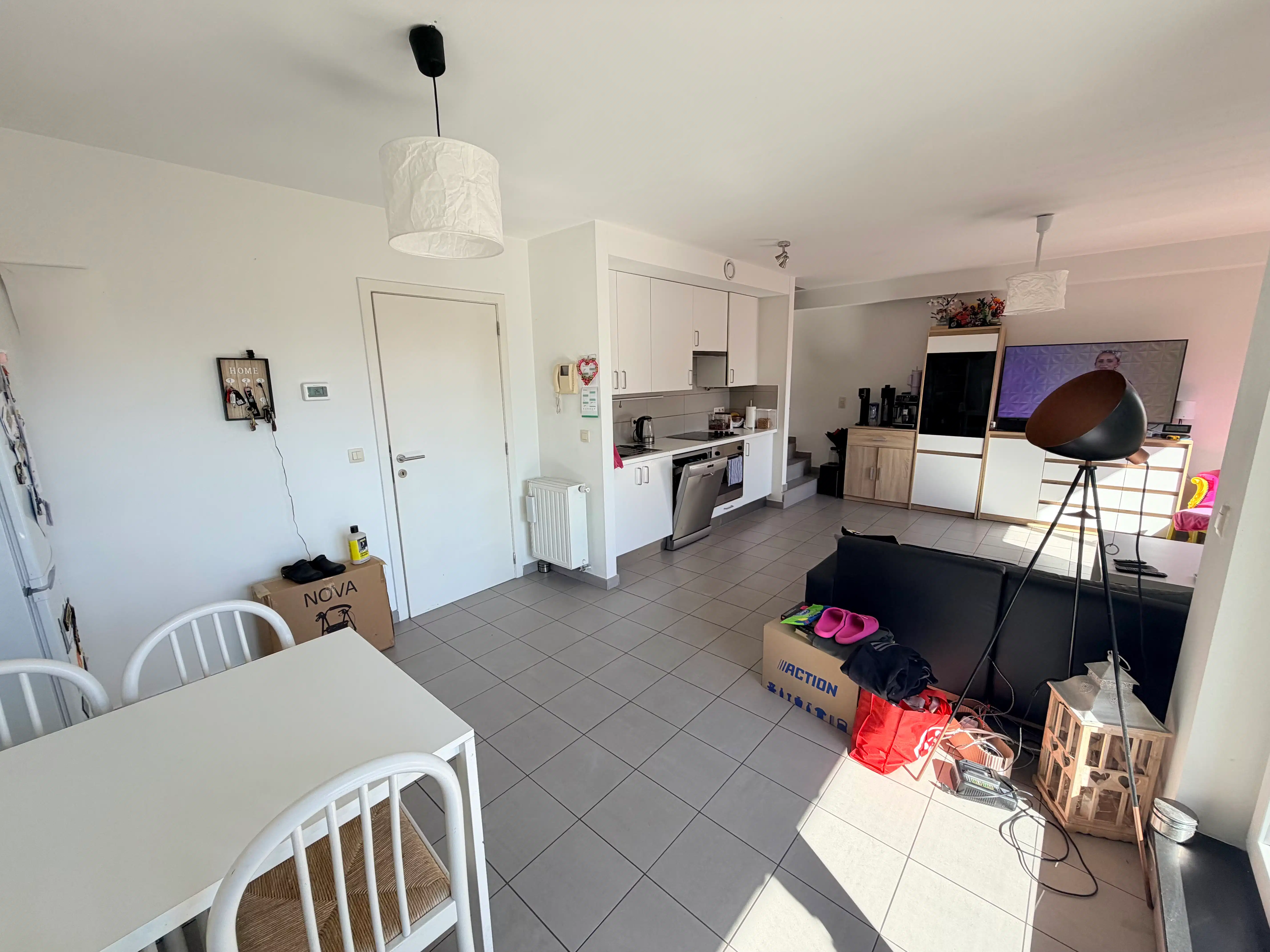 Genk, Onderwijslaan 99A bus 22: Gezellig duplexappartement met terras, 2 slaapkamers, kelderberging en parking. foto 4
