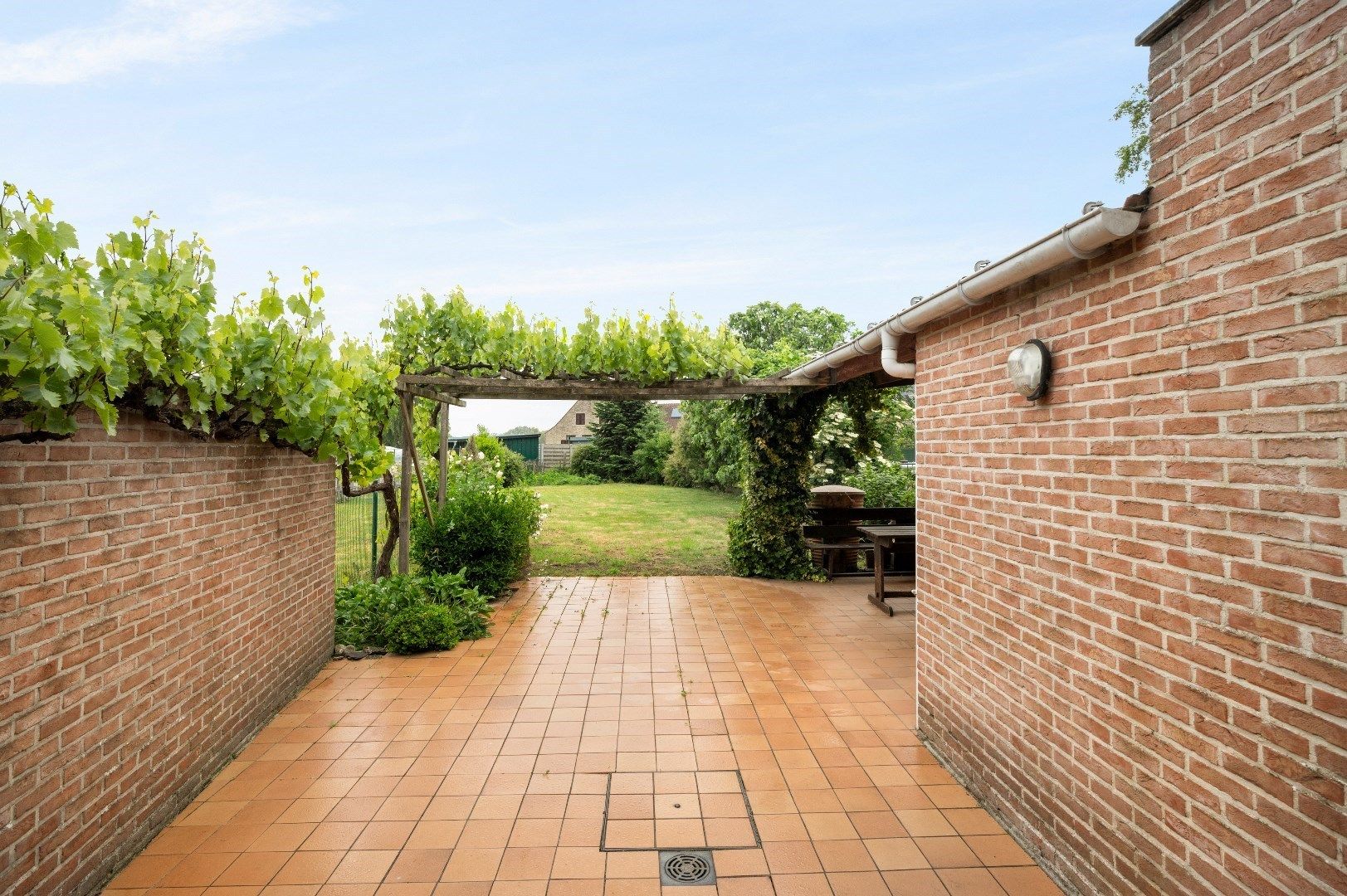 Verrassend ruime woning met 2 slaapkamers en gezellige tuin. foto 18