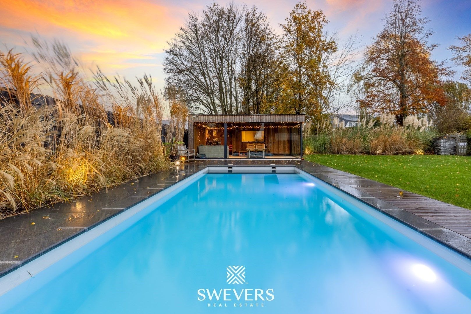 Villa met zwembad en poolhouse op 14a 40ca te Sint-Truiden foto {{pictureIndex}}