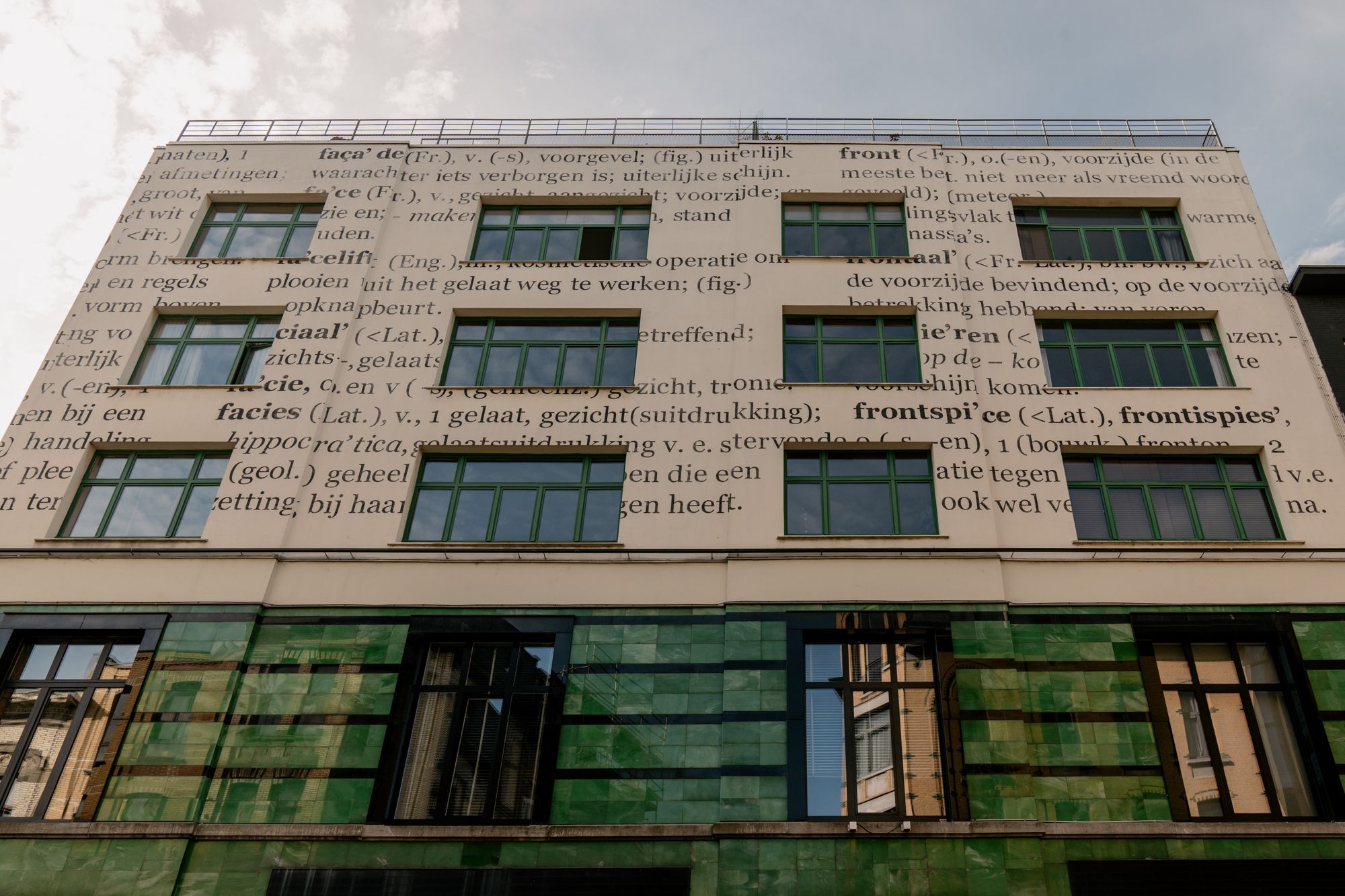 Appartement in gebouw met één van de meest iconische gevels in Antwerpen foto 19