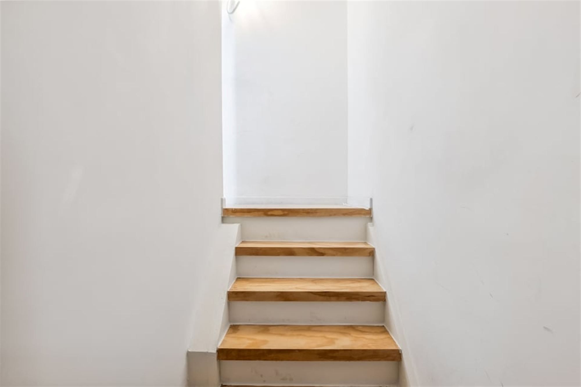 INTERESSANTE OPBRENGSTEIGENDOM MET HANDELSRUIMTE EN APPARTEMENT  foto 24