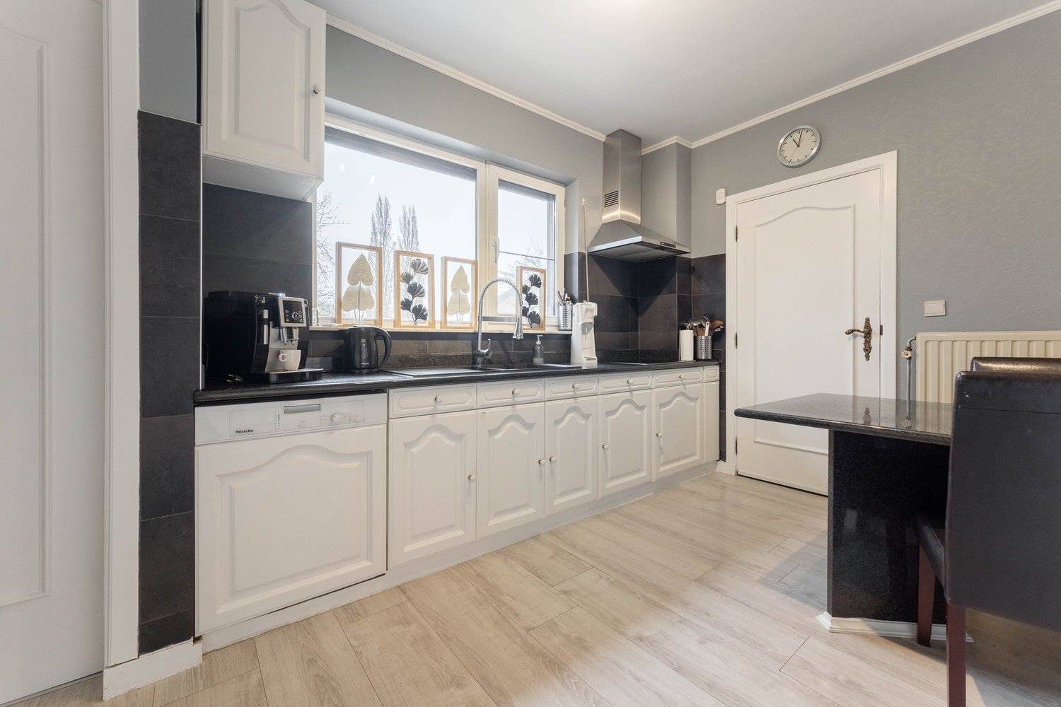 Mooie instapklare  woning op 1170m² dichtbij de grens! foto 15