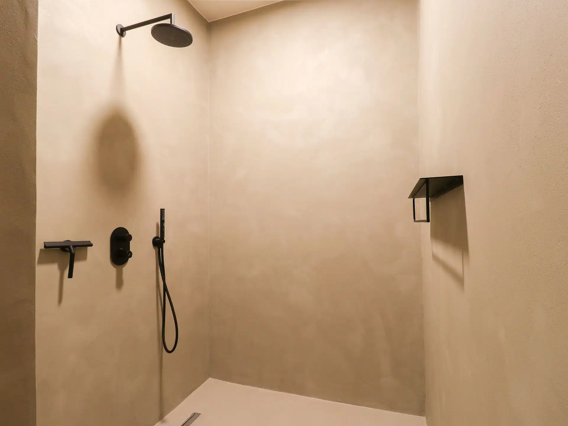 Gemeubelde studio in modern project 'The Doorn House' foto 9