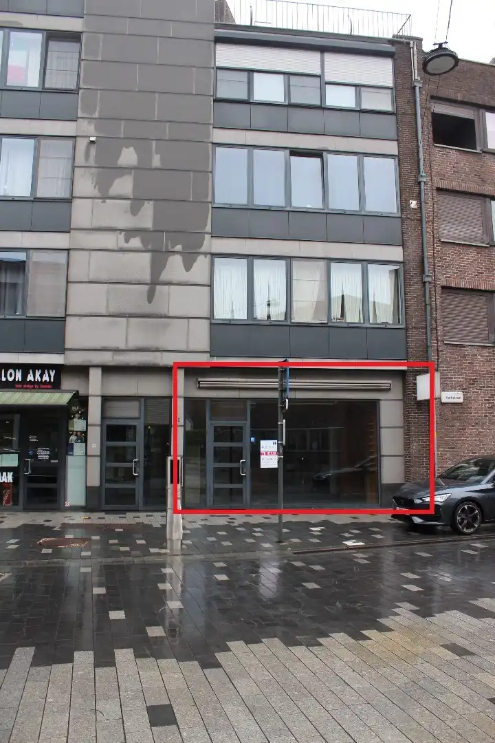 Commercieel handelspand Kerkstraat in het centrum Lommel foto 2
