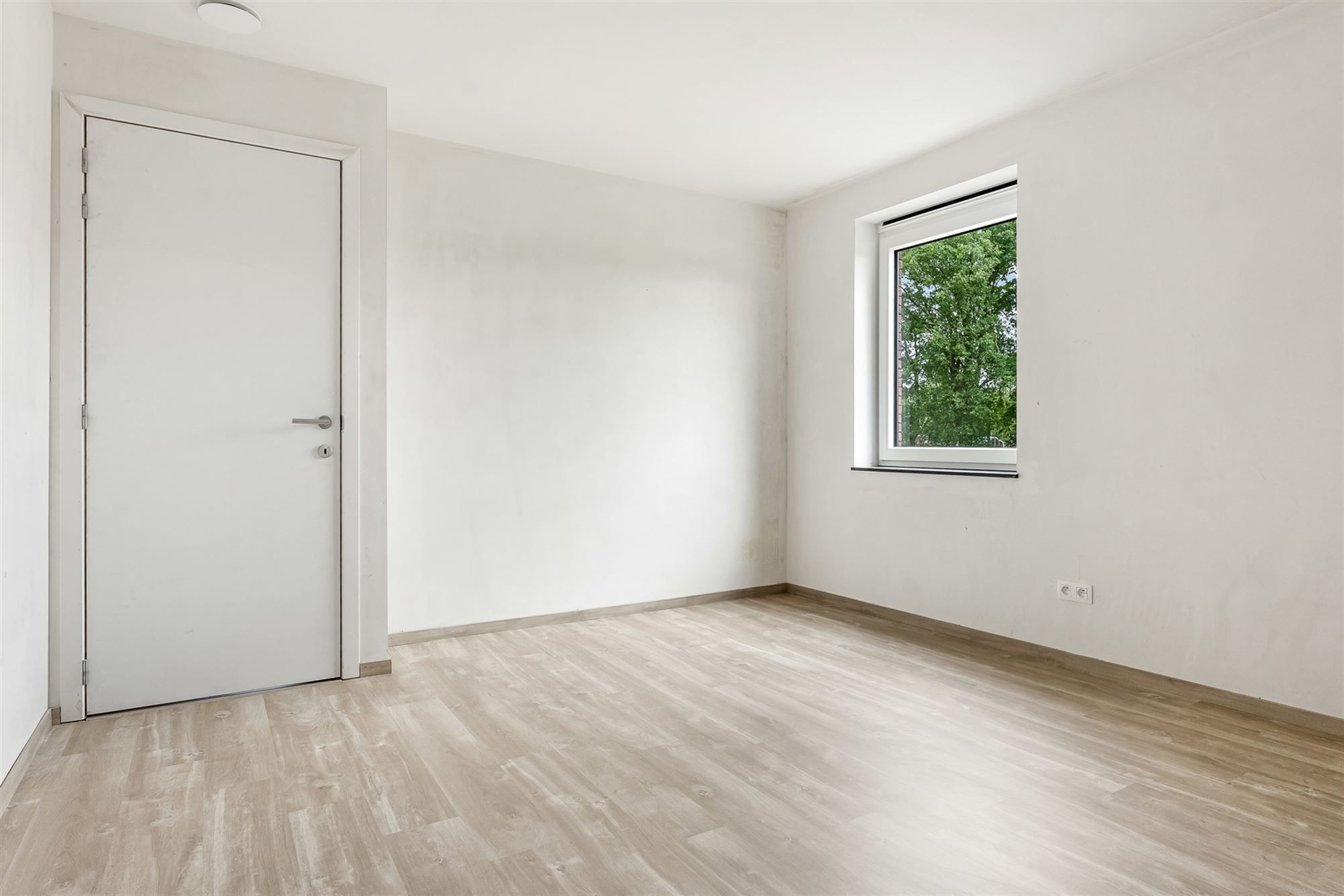 VOLLEDIG AFGEWERKTE NIEUWBOUWWONING IN DOODLOPENDE STRAAT foto 15
