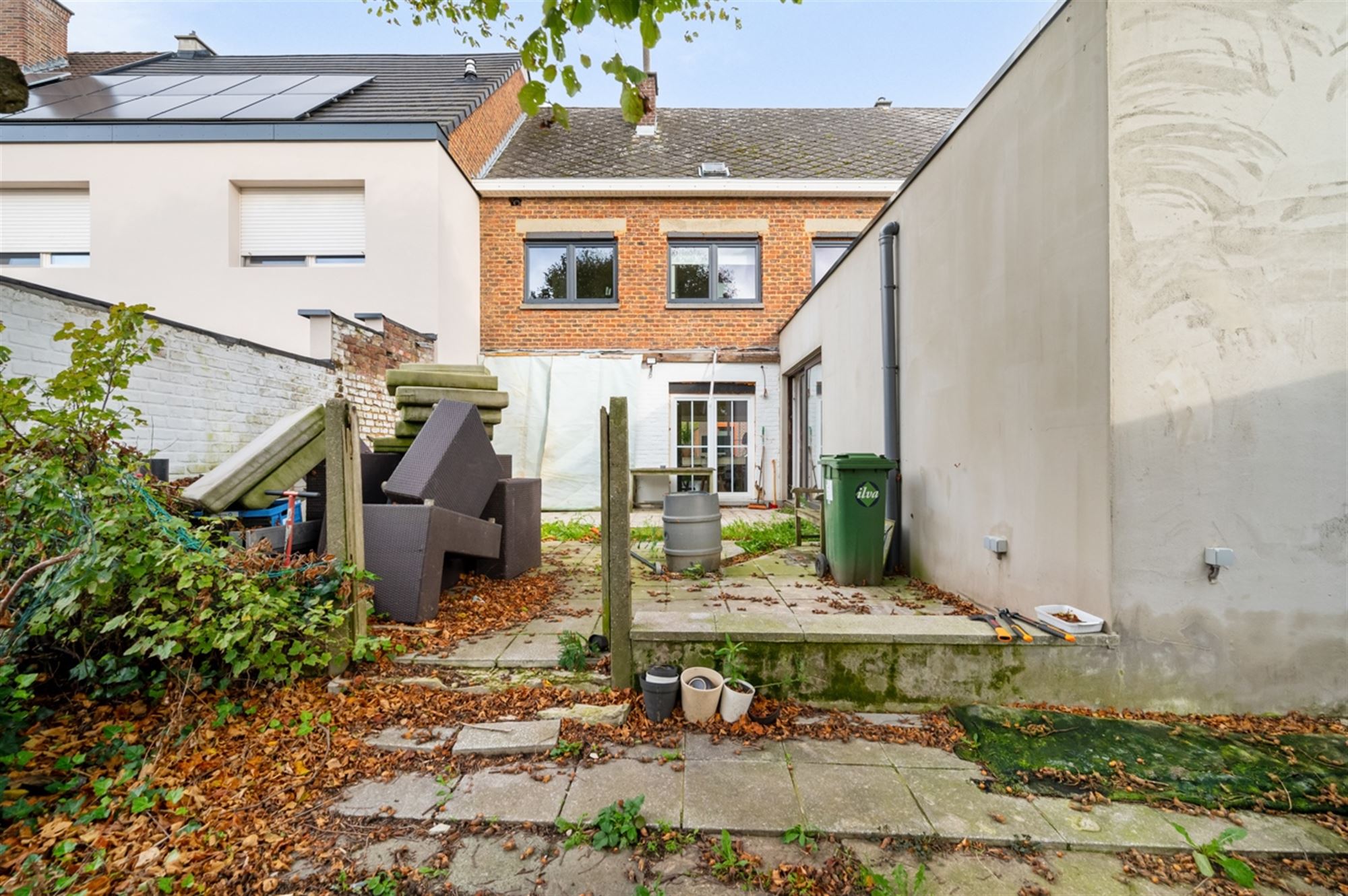 Instapklare woning met 3 slaapkamers, een garage en tuin. foto 15