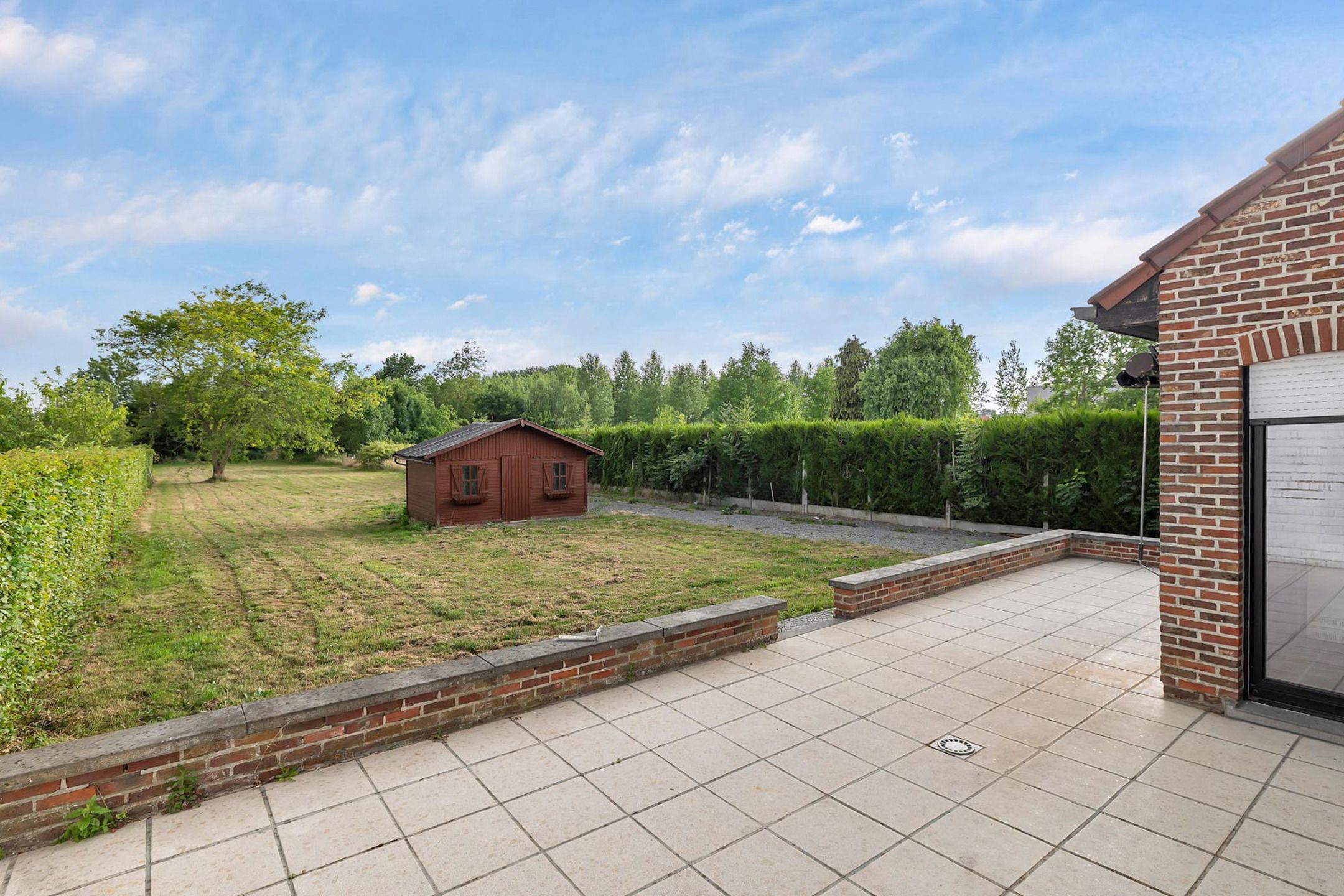Op te frissen hob met ruime tuin foto 21