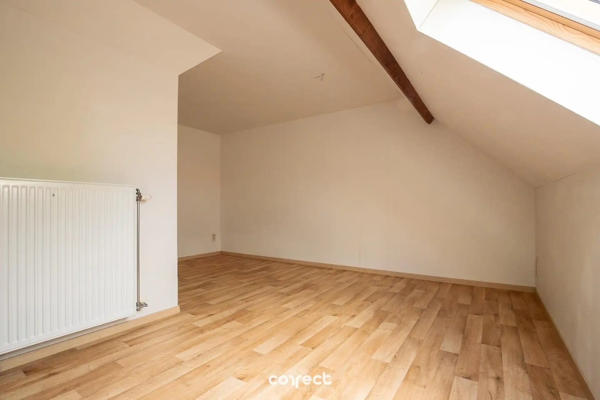 Verzorgde woning met 3 slpkrs, garage en tuin foto 8