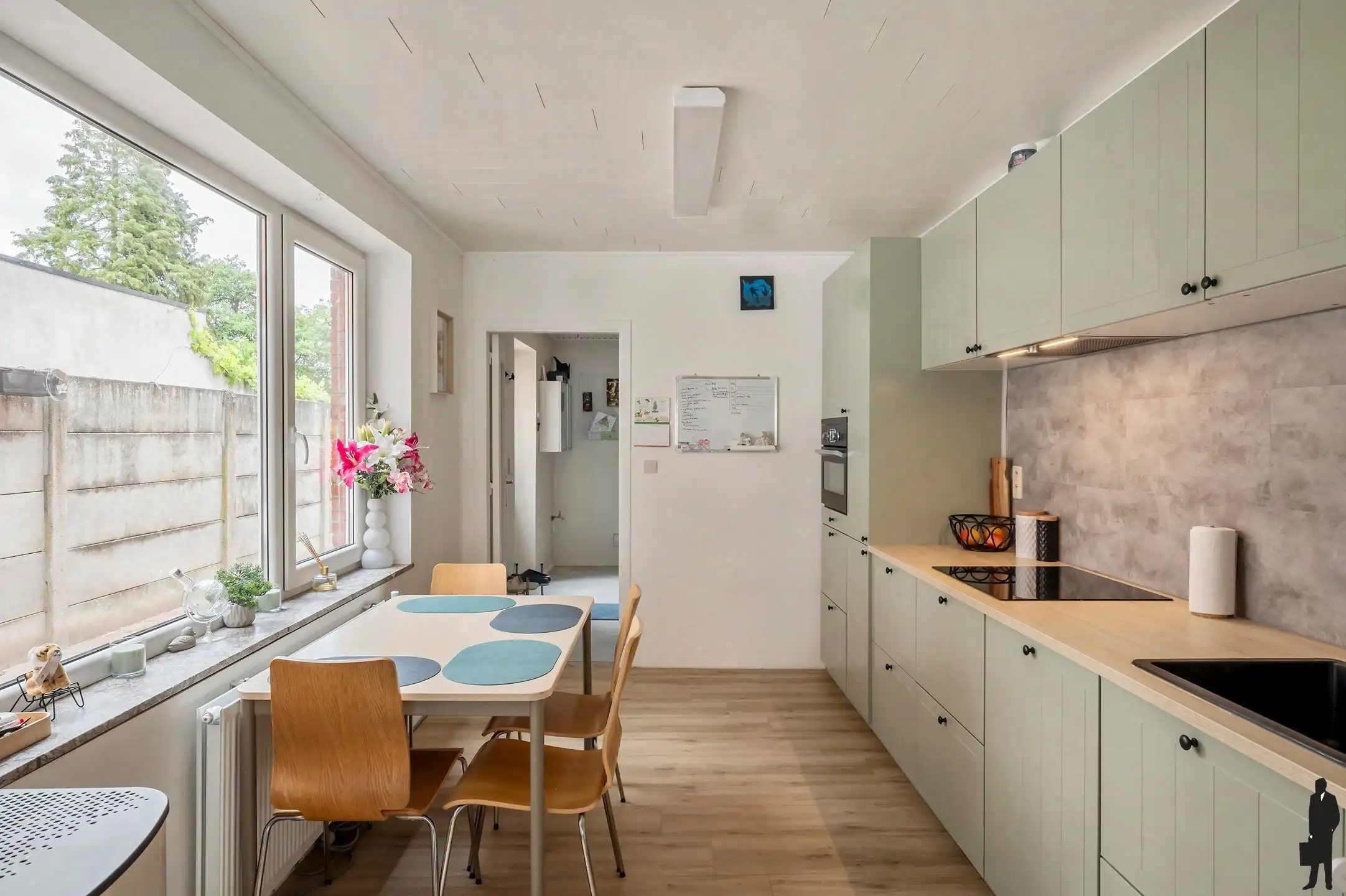 Charmante gerenoveerde rijwoning met zij-ingang en tuin in centrum Essen. foto 6