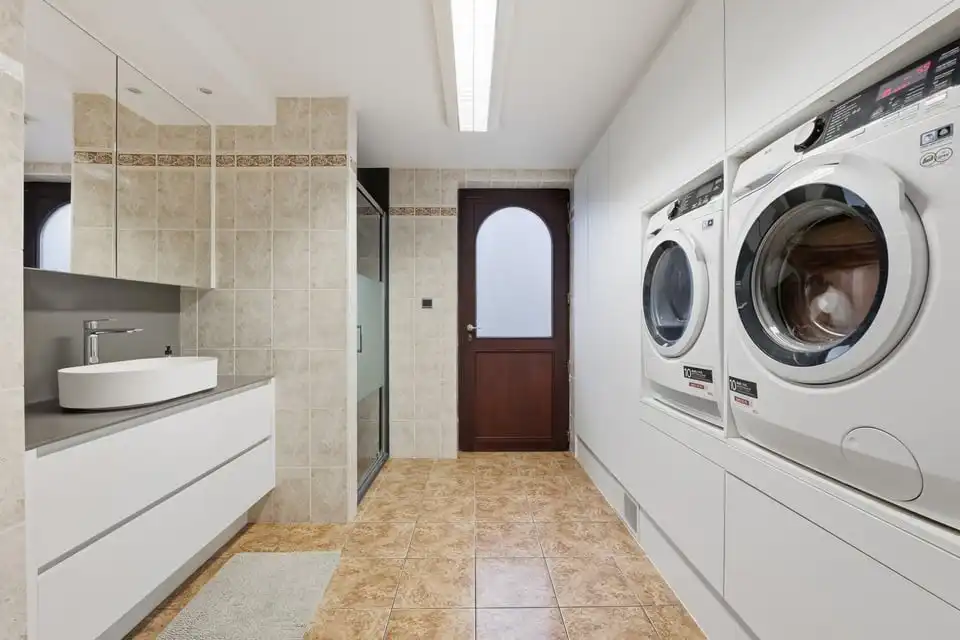 EXCLUSIEVE GEZINSWONING MET RUIME TUIN, 252M² WOONCOMFORT EN TOPLIGGING IN SINT-TRUIDEN foto 17