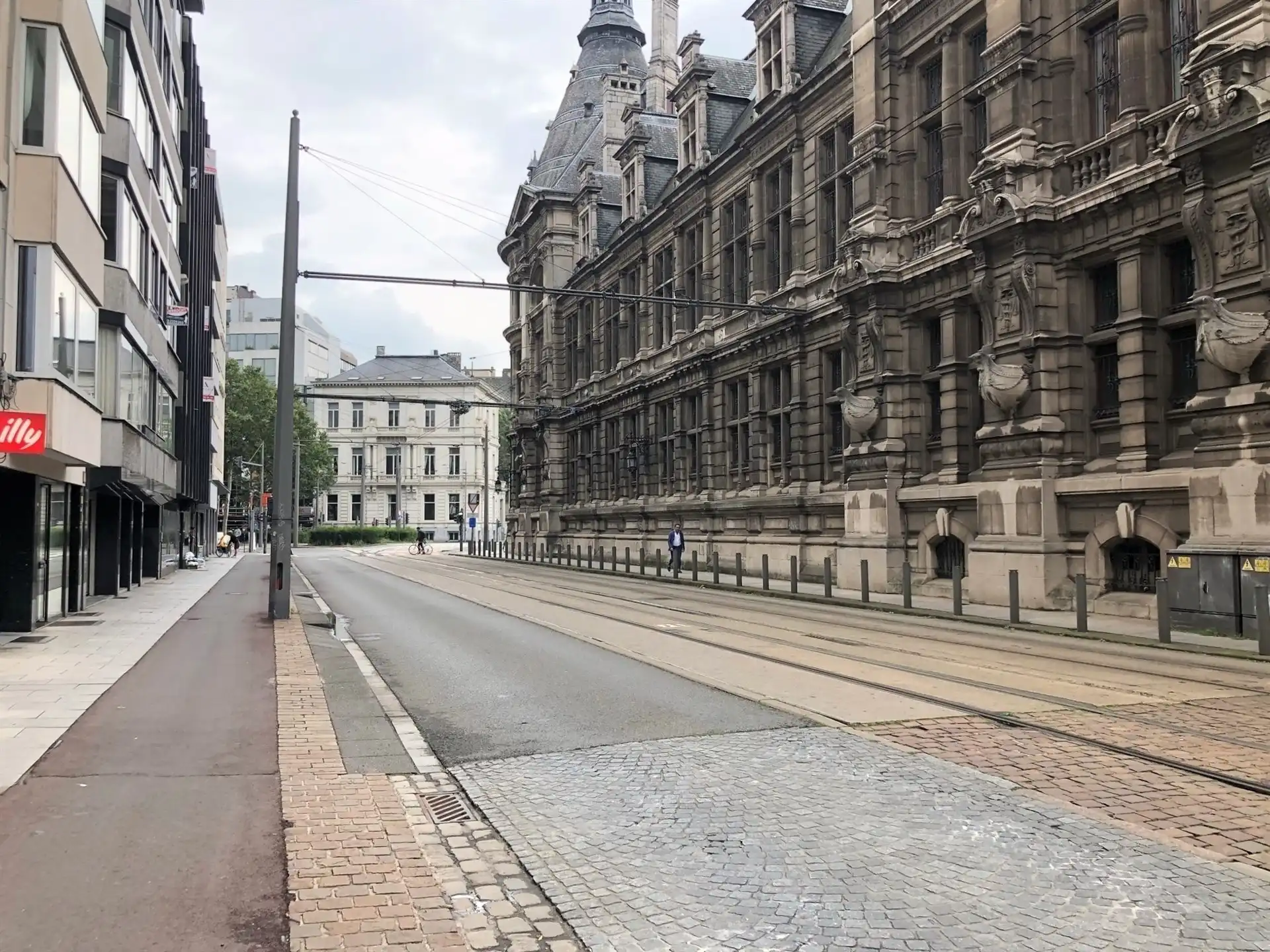 Gezellig appartementje met terras in het centrum! foto 8