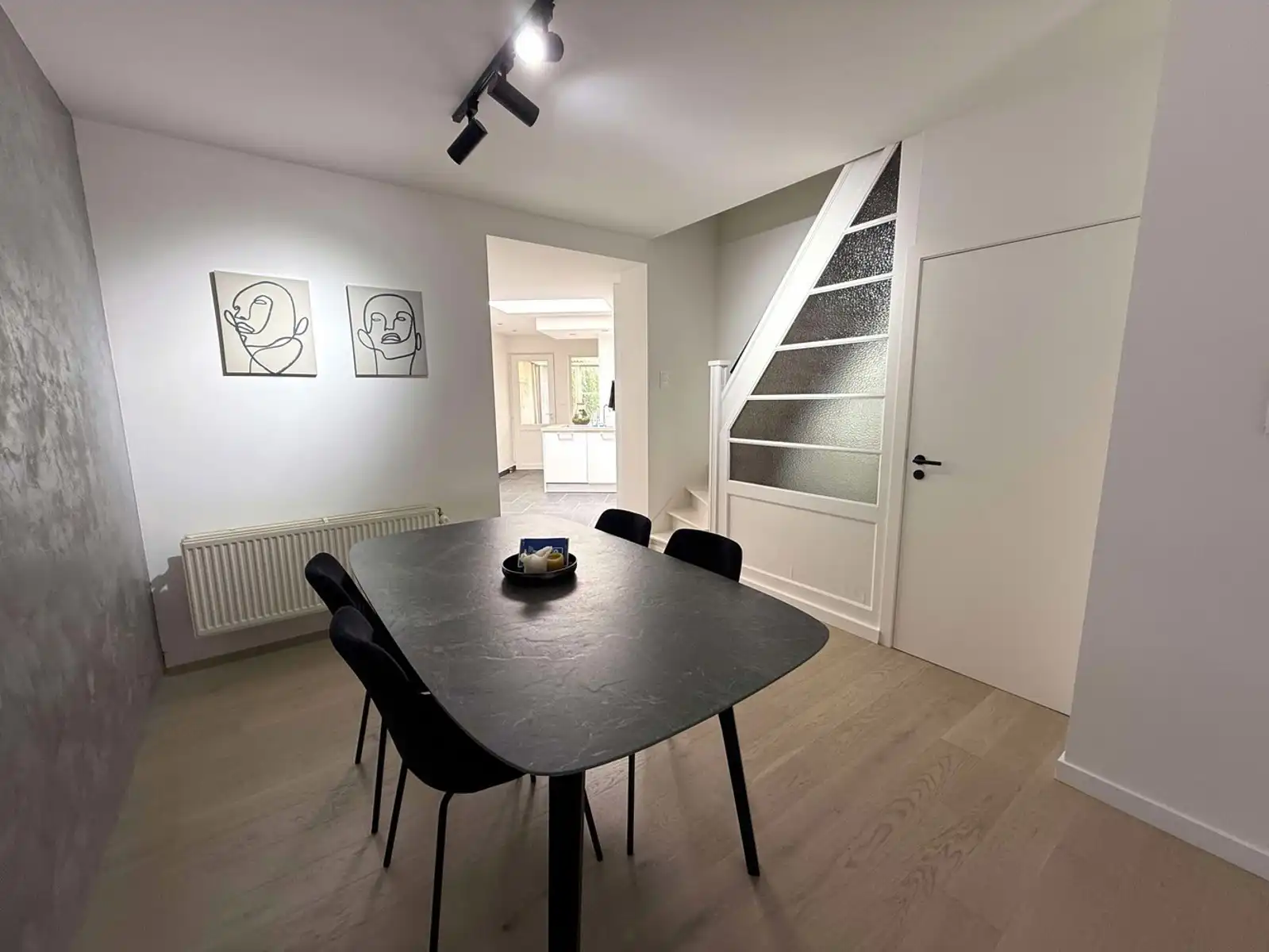 Recent gerenoveerd en volledig gemeubeld rijhuis met tuin te huur foto 5