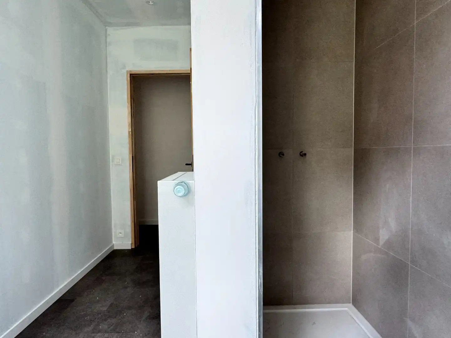 Leuke woning met 4 kamers, bijgebouw en uitweg foto 9