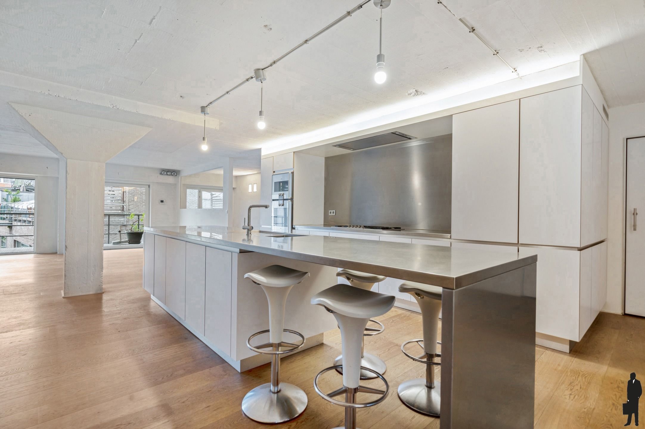 Tot in de puntjes afgewerkte loft (180m²) met terras en parking foto 9