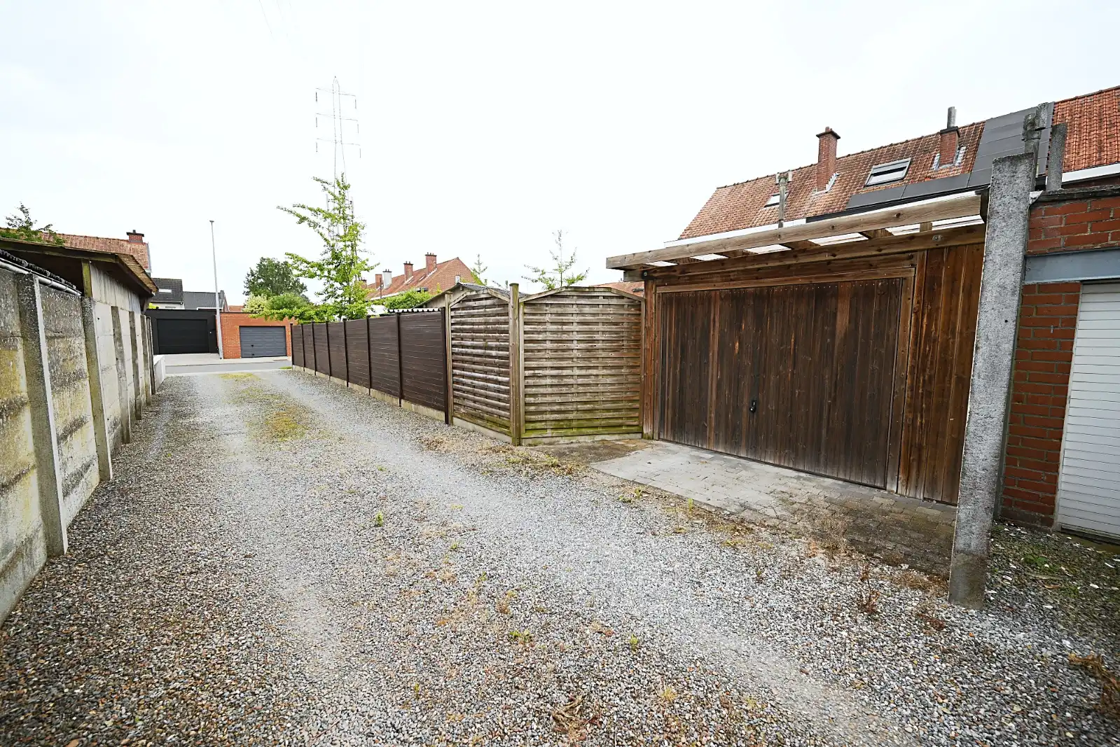 Ruime woning met 3 slaapkamers en carport foto 22