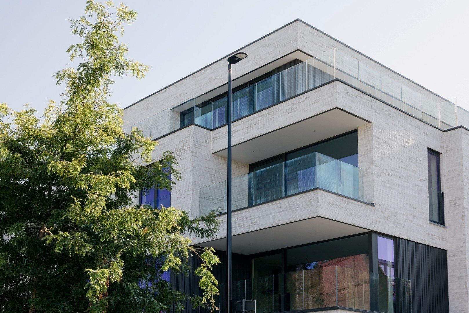 Ruim en lichtrijk appartement te koop in centrum Waregem foto 23