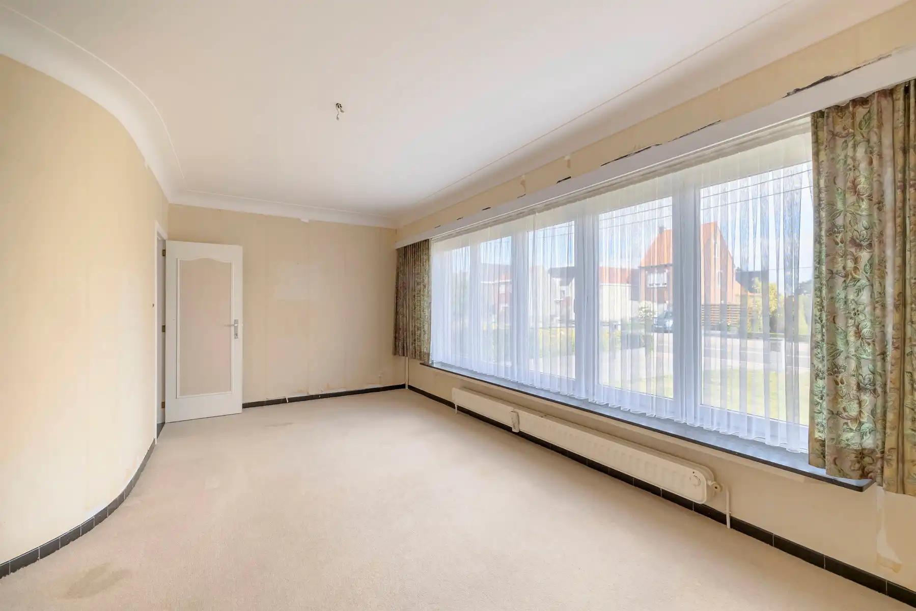 Renovatieproject met 3 slaapkamers, garage en tuin 800 m² foto 13