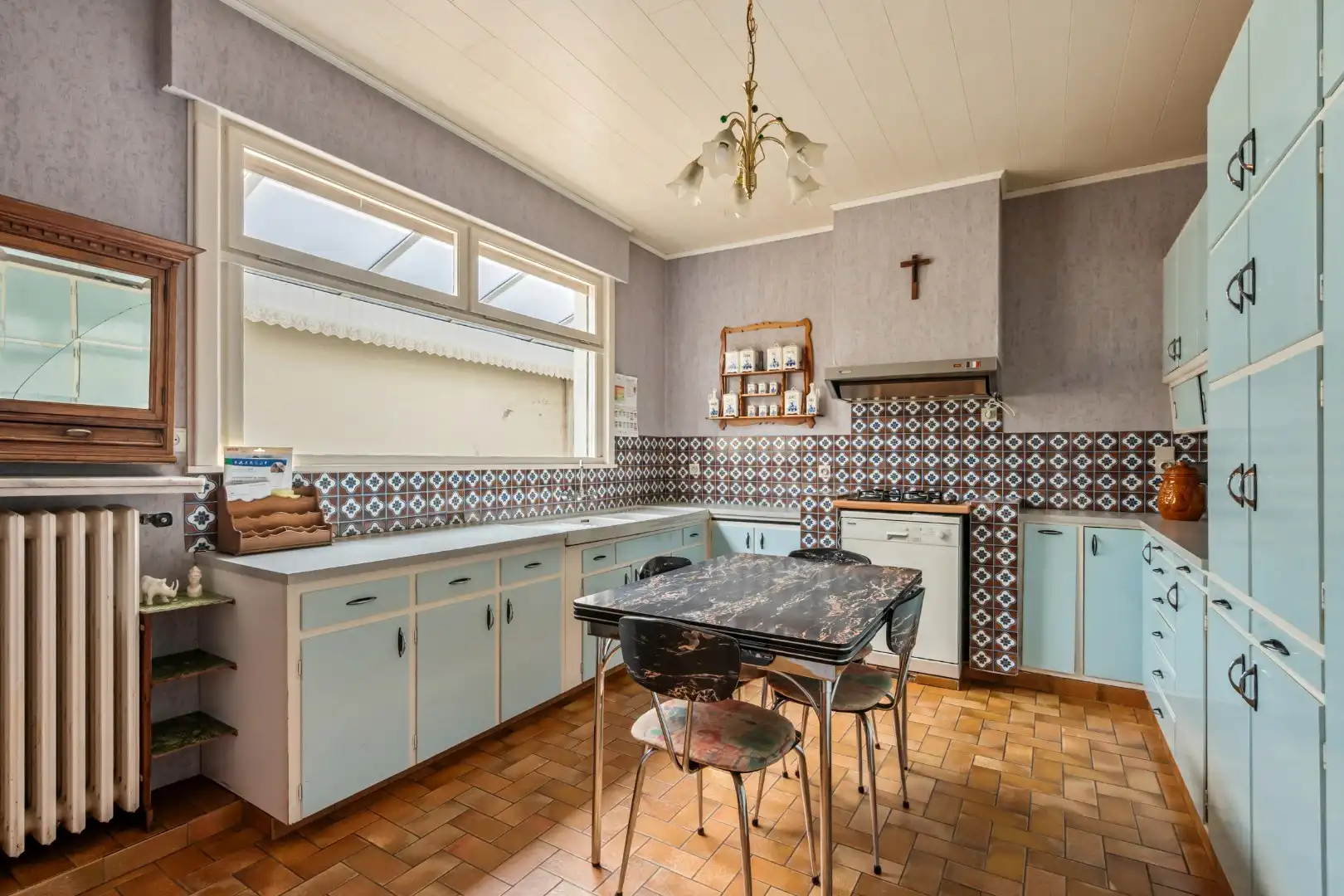 Verzorgde woning met 3, mogelijks 5 slaapkamers, garage en zonnige tuin in Geluwe foto 4