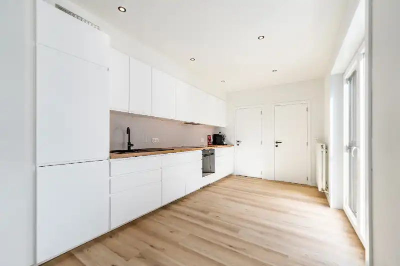 Knap gerenoveerde instapklare HOB op 445m² aan de stadsrand foto 7
