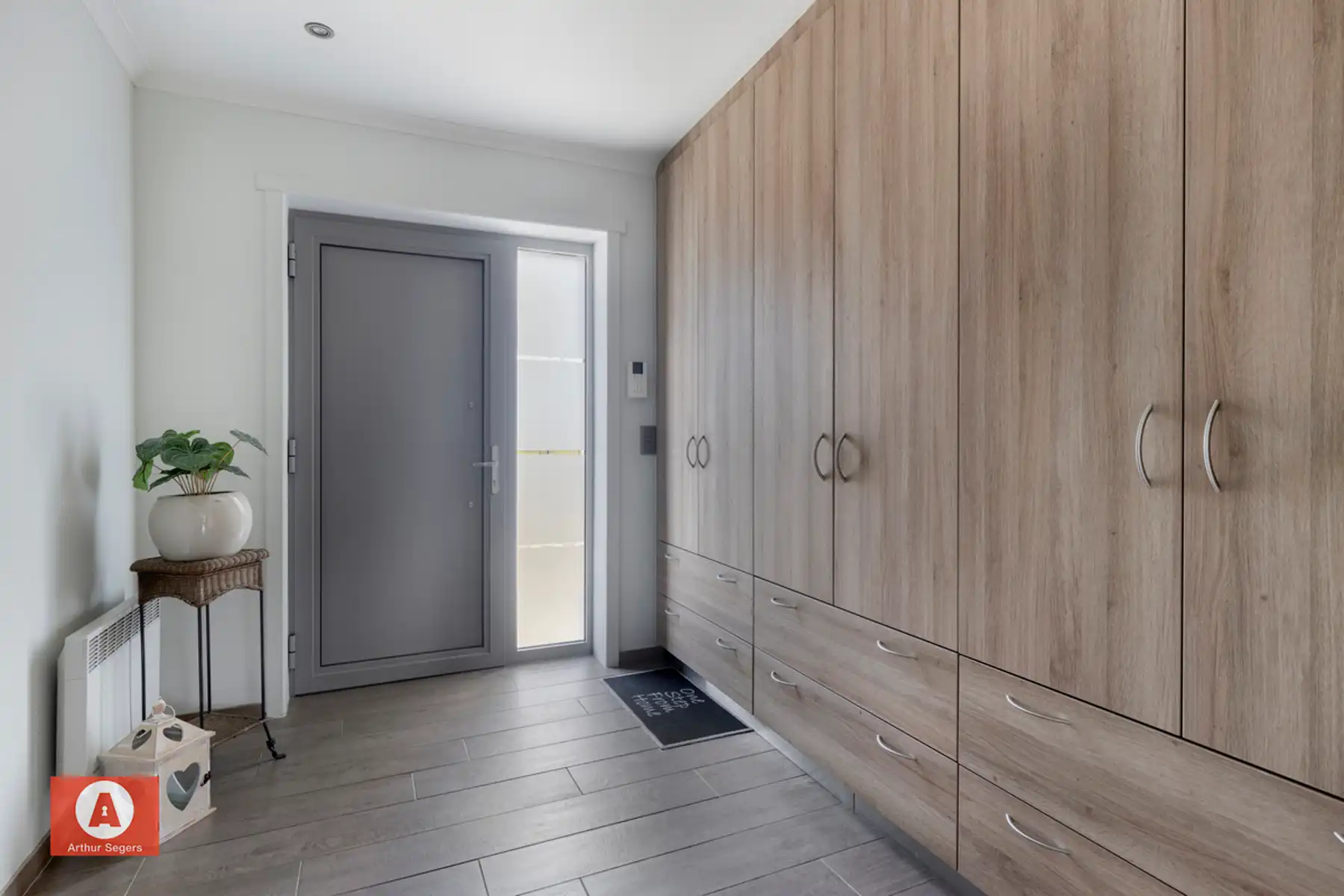 Unieke multifunctionele eigendom (woning met werkplaats) foto 6