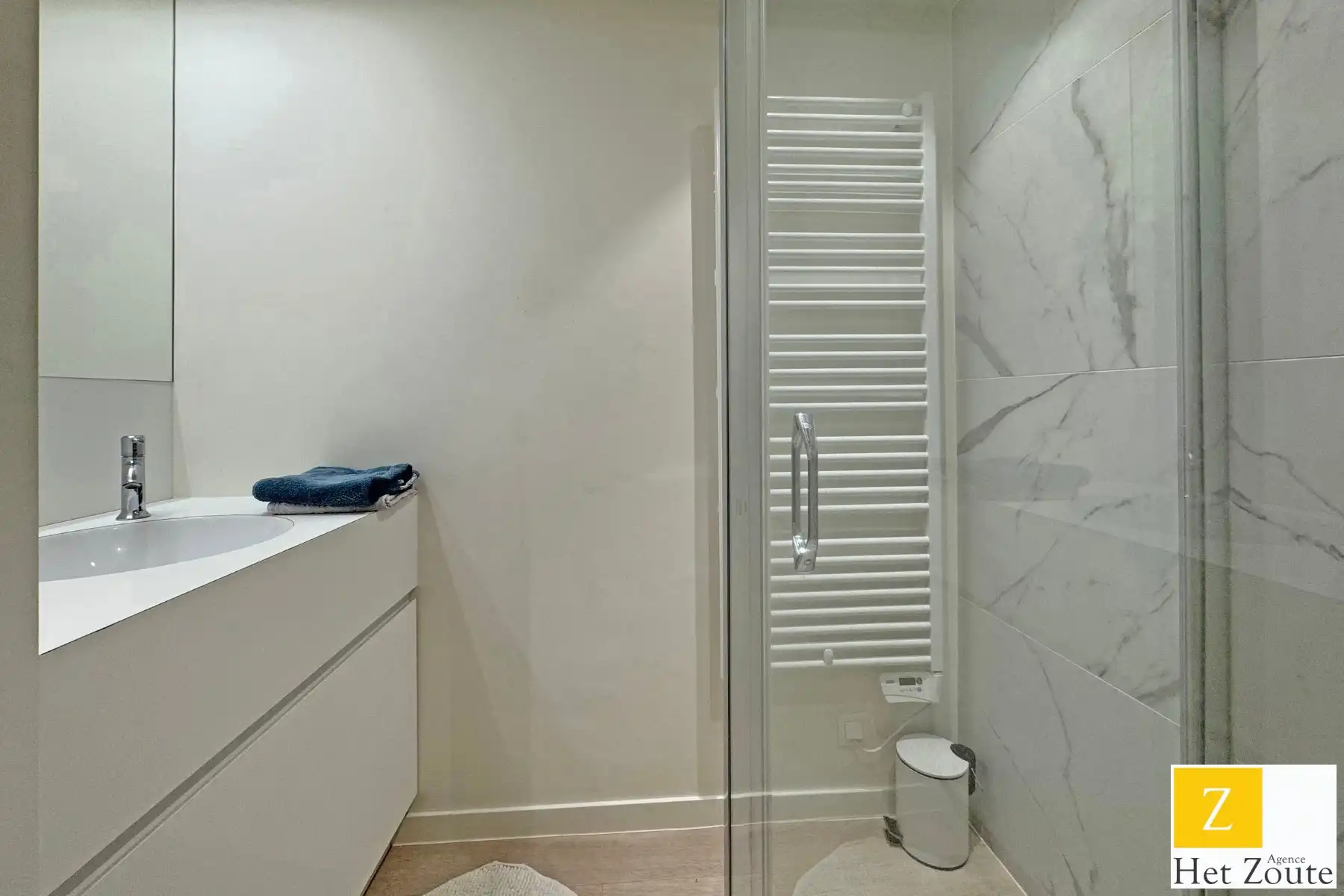 Charmant gerenoveerd appartement met zijdelings zeezicht foto 12