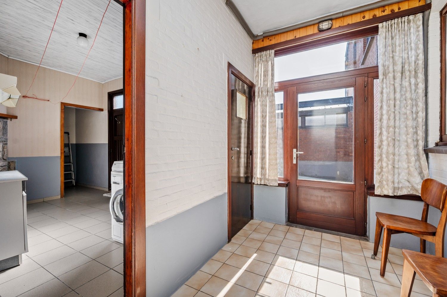 Ruime woning met 4slaapkamers en zonnige tuin in Ranst! foto 9