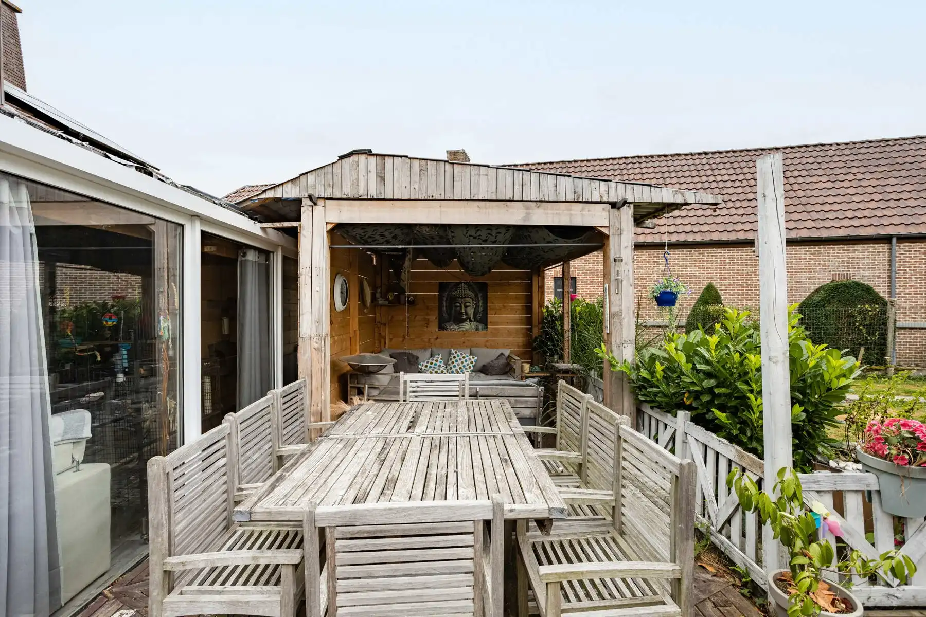 Leuke half-open bebouwing met grote tuin! foto 12