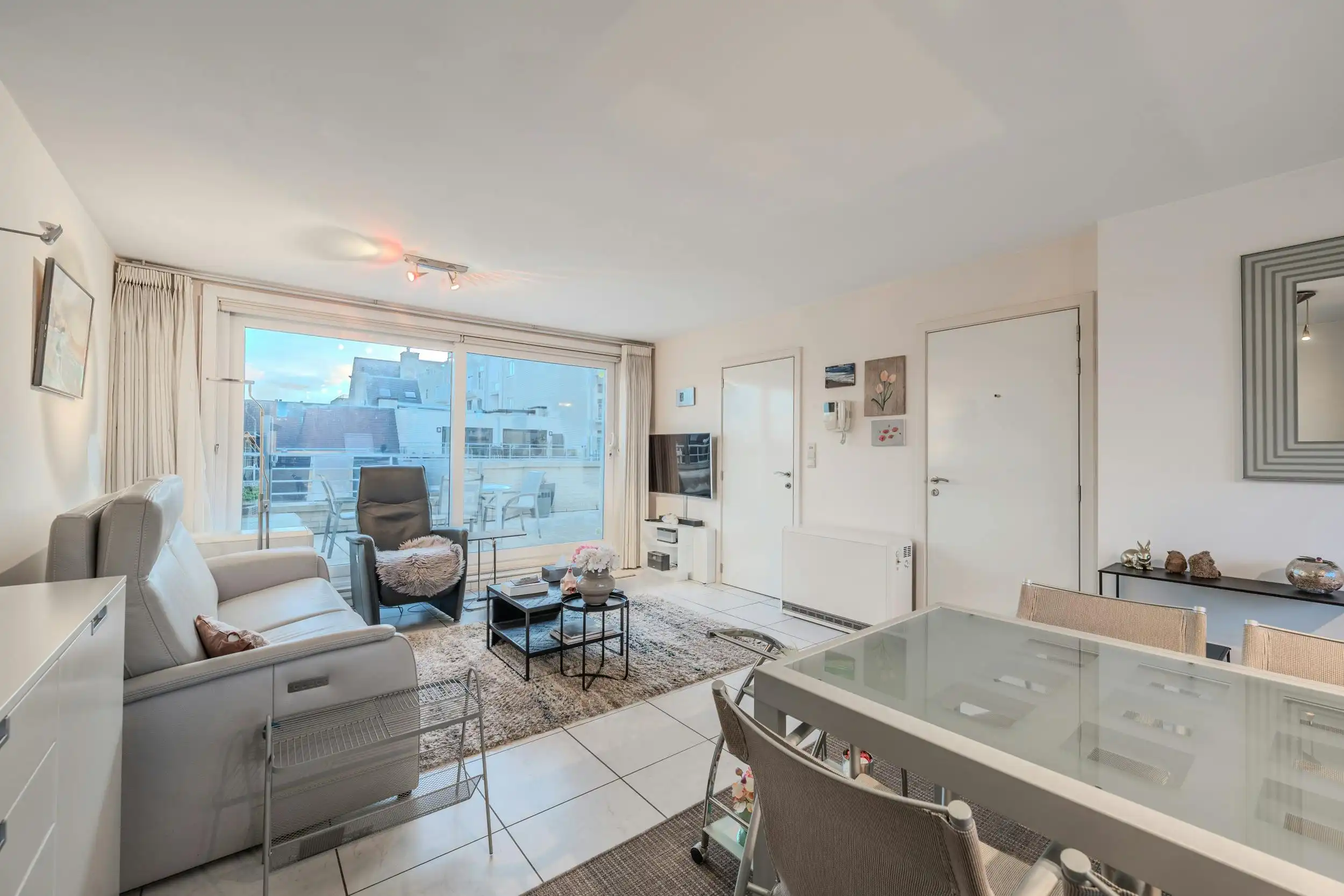 Prachtig appartement met ruime terrassen en zijdelings zeezicht! foto 6