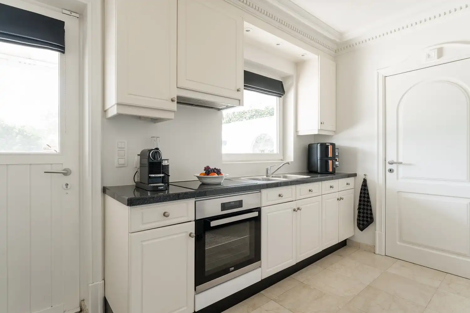 Prachtige ruime villa op een royaal perceel foto 16