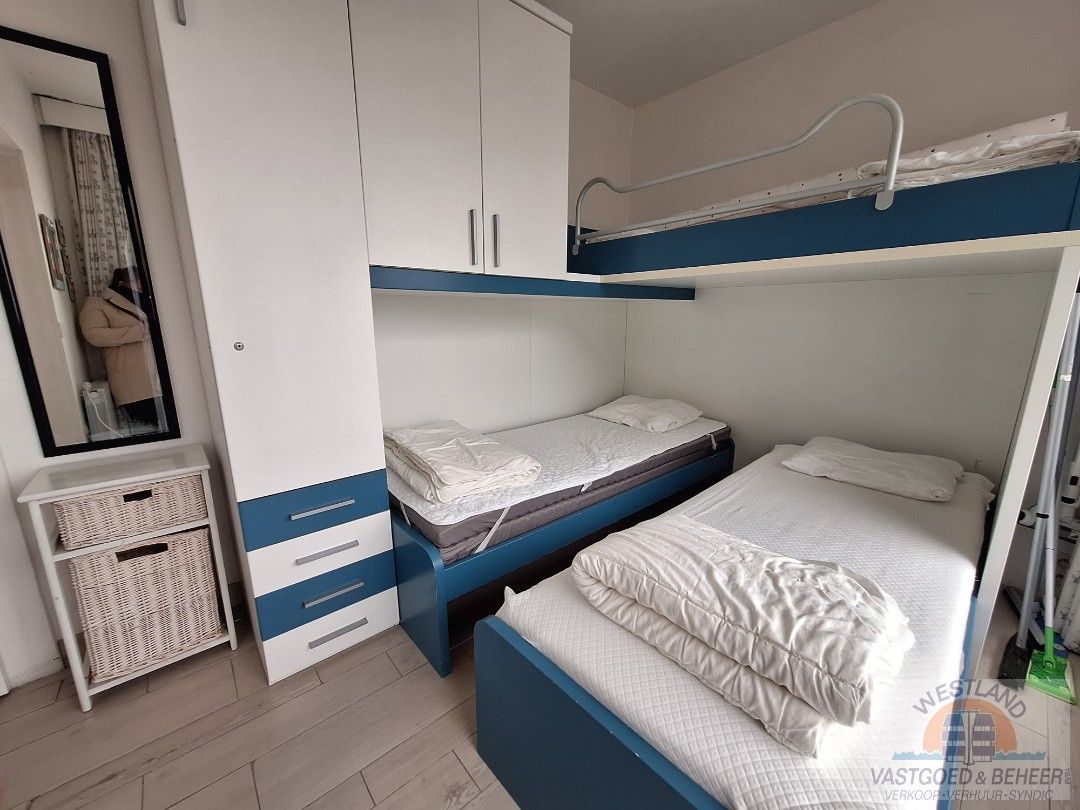 Lichtrijk gemeubeld appartement op een steenworp van het strand foto 8