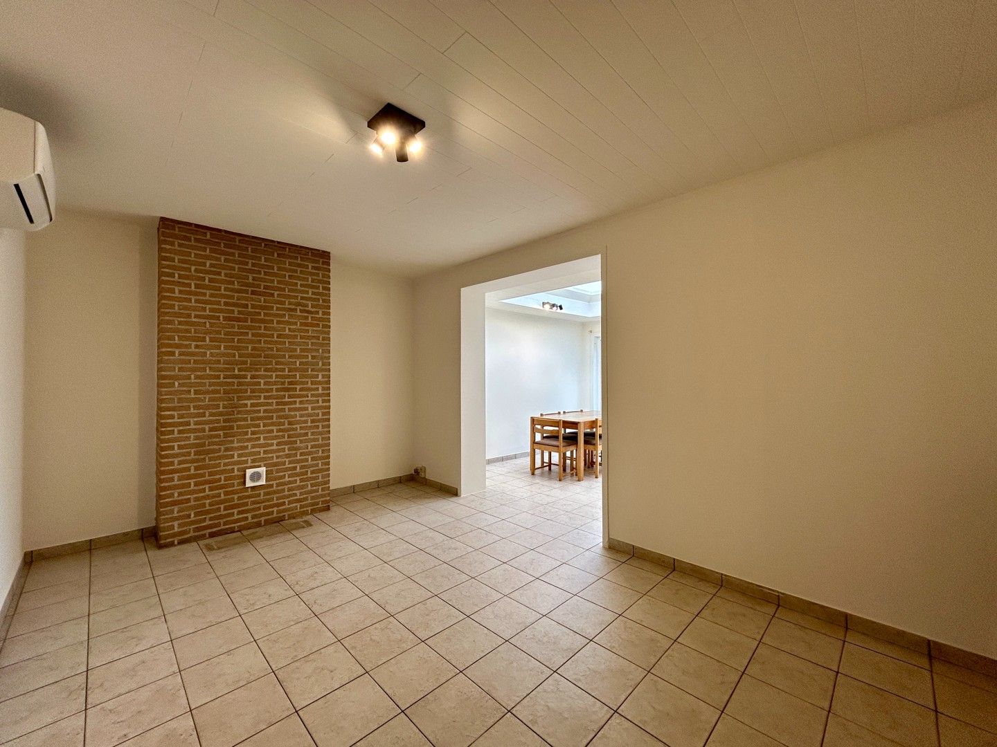 Karaktervolle woning met 3 slaapkamers te Pittem! foto 3