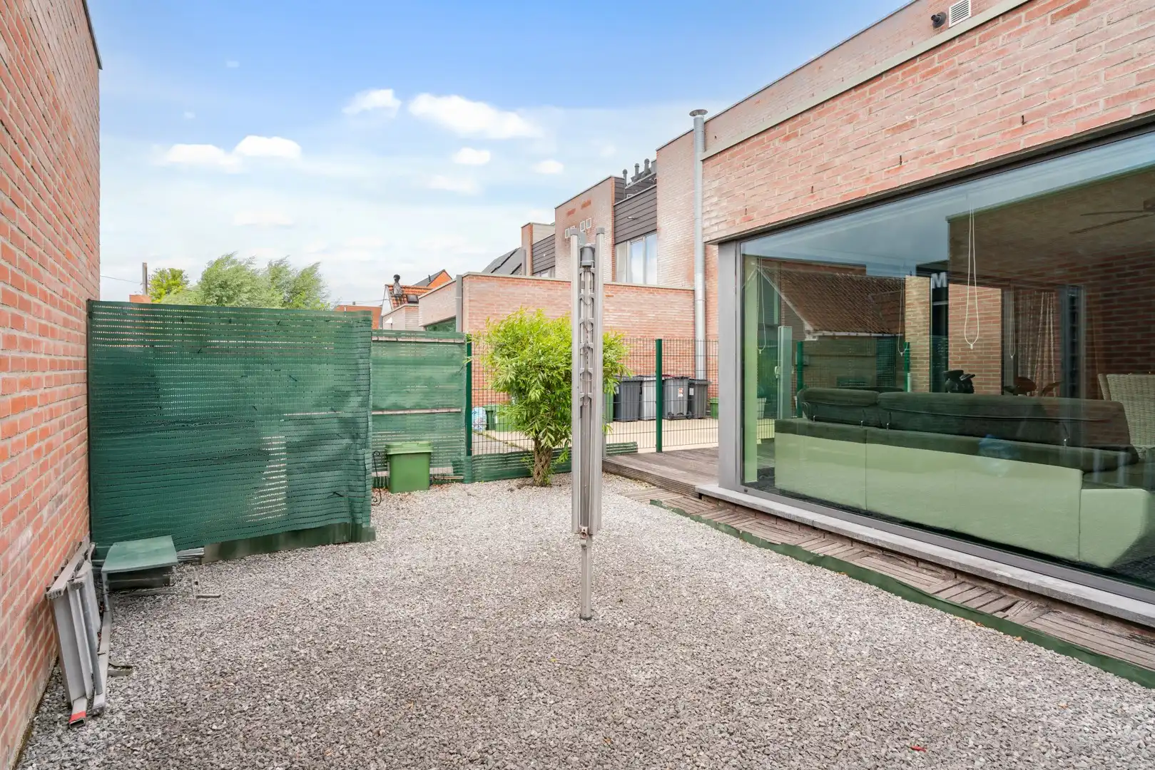 Gelijkvloers 2 slaapkamer appartement met tuin en parkeerplaats. foto 5