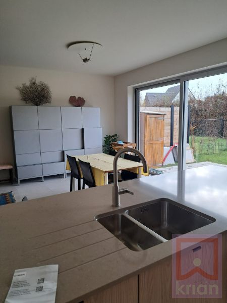 BEMEUBELDE woning met 3 slaapkamers, tuin en carport. foto 17