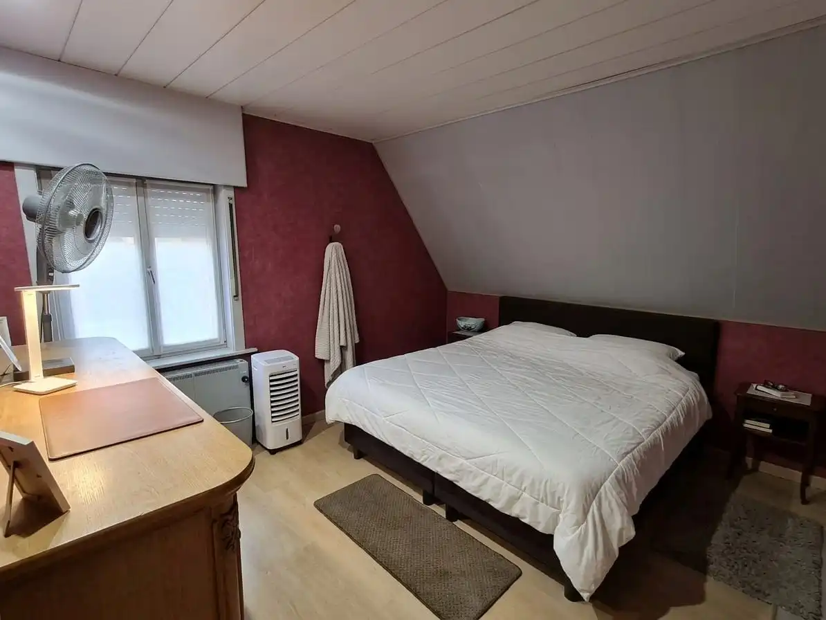 ALLEENSTAANDE GEZINSWONING MET 3 SLPKS EN TUIN foto 7